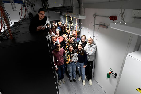 ETES Teamfoto im Rechenzentrum