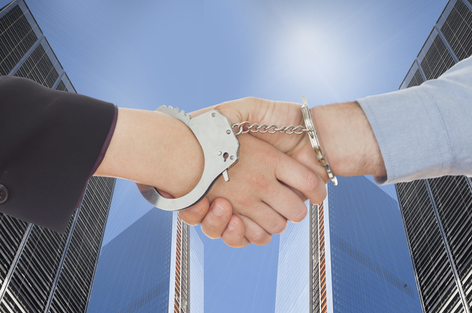 Handschlag mit Handschellen