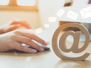 Mail schreiben mit @ Zeichen