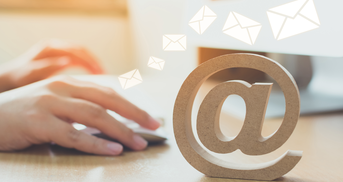 Mail schreiben mit @ Zeichen