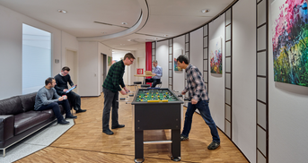 ETES Kollegen im Foyer